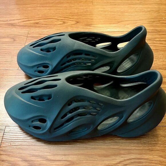 Yeezy Foam Runner Onyx – Men’s Size US 11– Excellent Condition – Black Slip-On - Picture 7 of 9